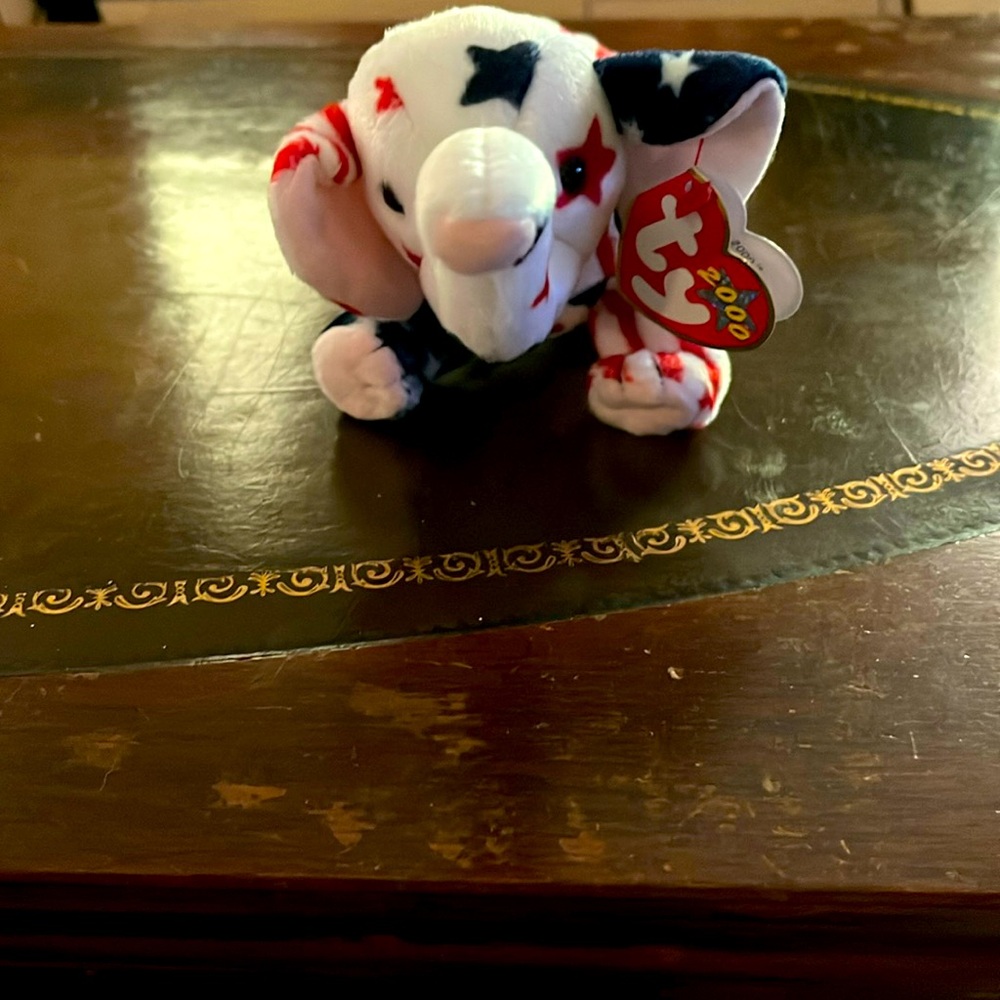 Righty 2000 Beanie Baby